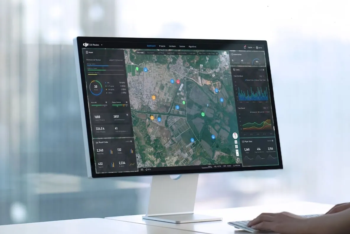 Cloud dashboard for the drone fleet on a monitor